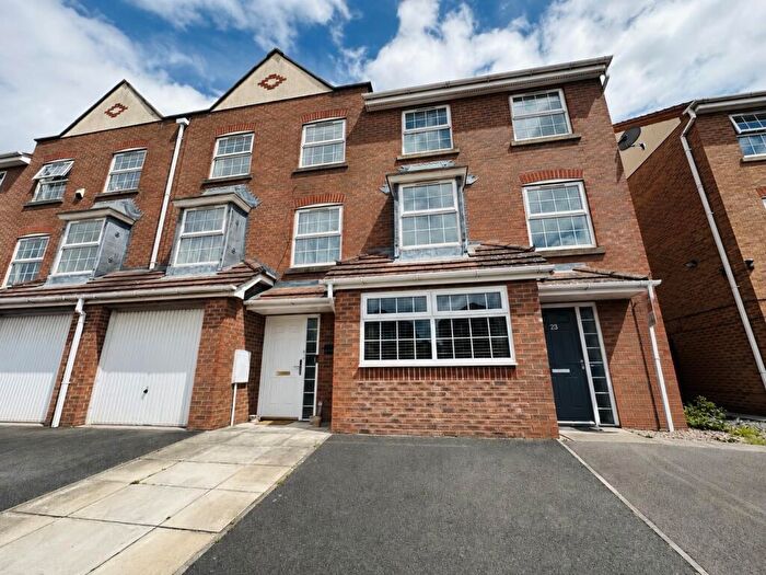 4 Bedroom House To Rent In Bullrushes Close, Stoke-on-Trent, ST1