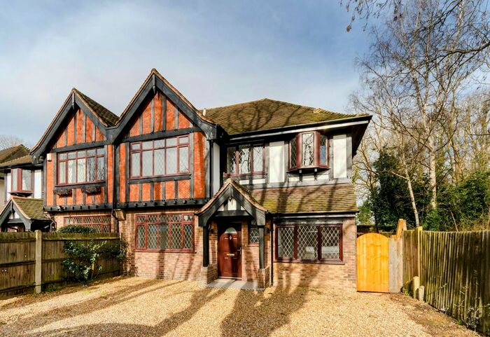 5 Bedroom Semi-Detached House To Rent In Roehampton Vale, Roehampton, London, SW15