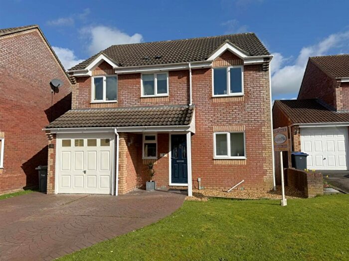 4 Bedroom Detached House For Sale In Thomas Mead, Pewsham, Chippenham, SN15