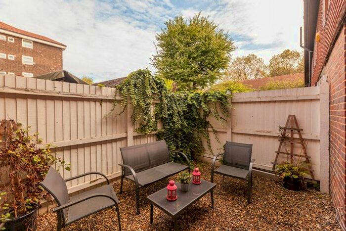 3 Bedroom Property To Rent In St James's Road, South Bermondsey, London, SE1