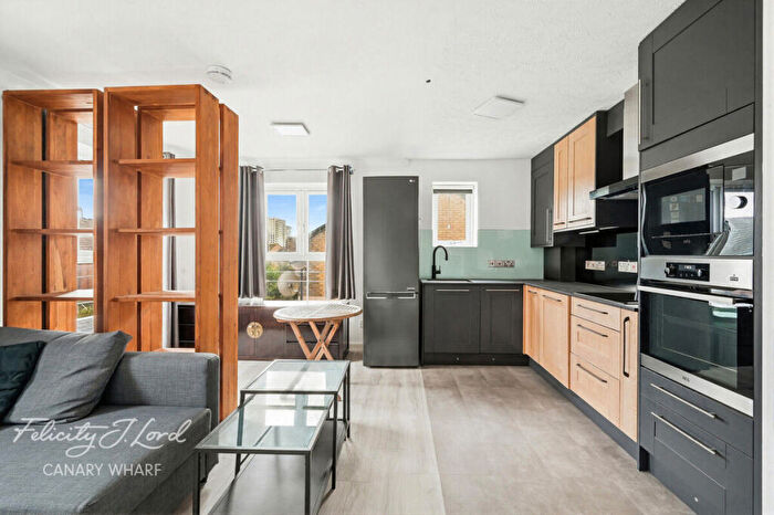 2 Bedroom Apartment For Sale In Westmoreland House, Gatcombe Road, London, E16