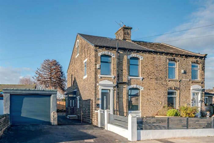 4 Bedroom Semi-Detached House For Sale In Cliffe End Road, Huddersfield, HD3