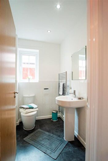 4 Bedroom Semi-Detached House To Rent In Butterworth Road, Sutton In Ashfield, NG17