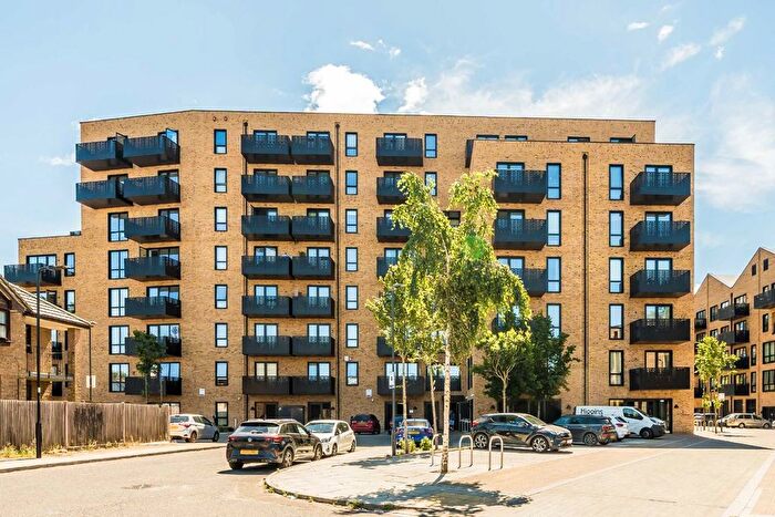 2 Bedroom Flat To Rent In Middle Road, Hanwell, W7