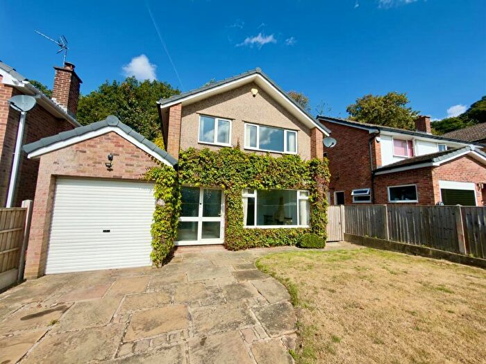 3 Bedroom Detached House To Rent In West End Drive, Horsforth, Leeds, LS18
