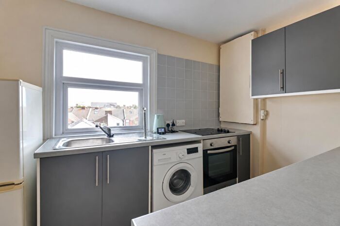 2 Bedroom Flat To Rent In Cottage Grove, Southsea, PO5