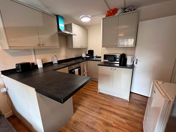 4 Bedroom Flat To Rent In Woolford Close, Winchester, SO22