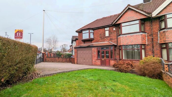 4 Bedroom Semi-Detached House To Rent In Lightbowne Road, Manchester, M40