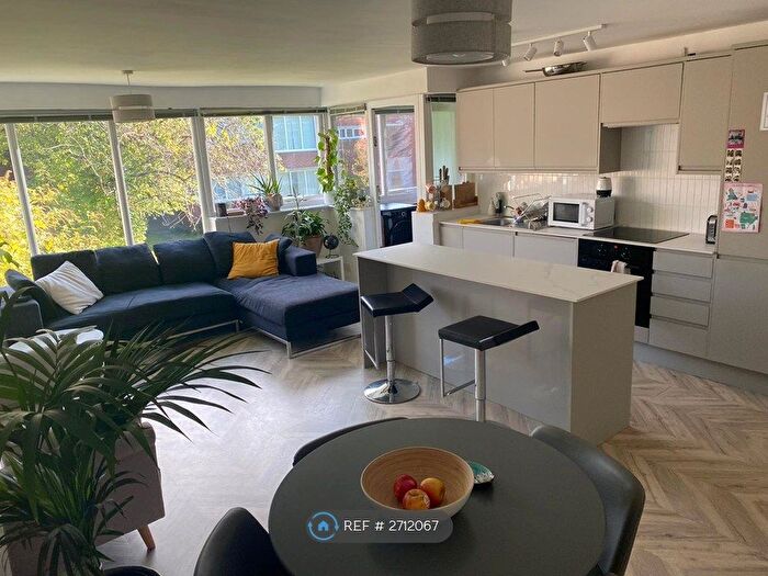 2 Bedroom Flat To Rent In Shaw Lane, Leeds, LS6