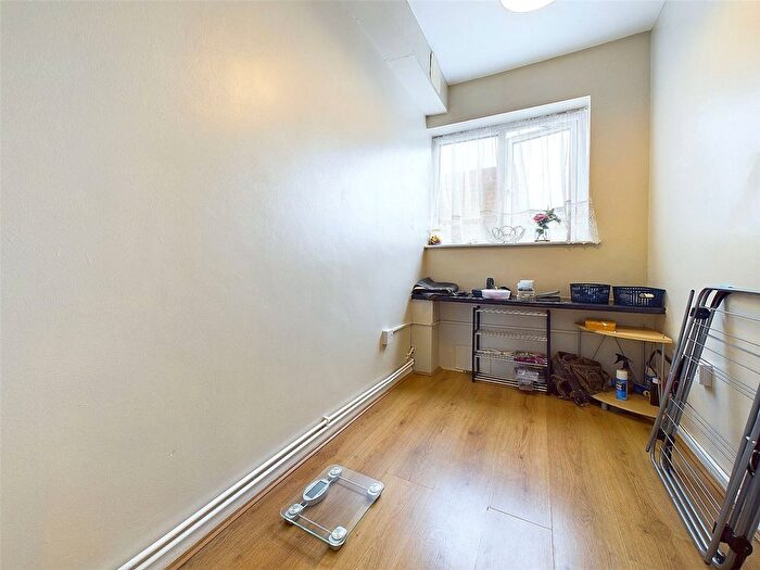 1 Bedroom Flat To Rent In Hanworth Road, Hounslow, TW4