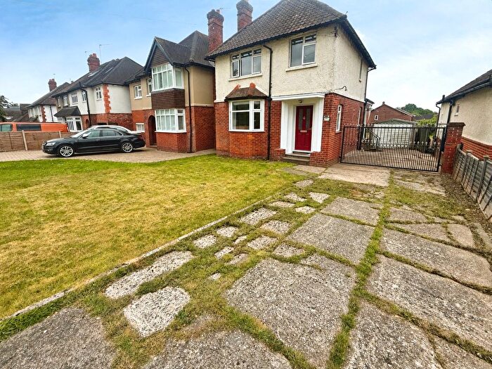 3 Bedroom Detached House For Sale In Bath Road, Calcot, Reading, RG31