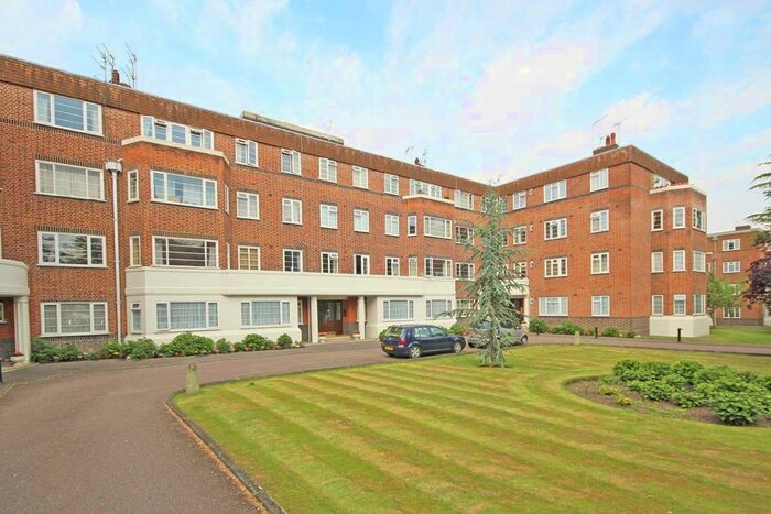 1 Bedroom Flat To Rent In Sheen Court, Richmond, TW10