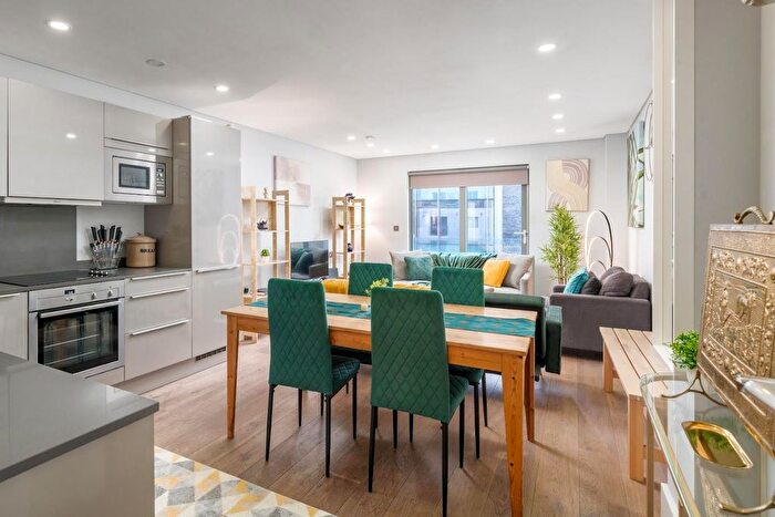 3 Bedroom Flat To Rent In Harrow Road, London, W10