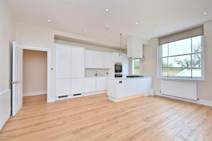 3 Bedroom Apartment To Rent In Clifton Hill, St John's Wood, London, NW8