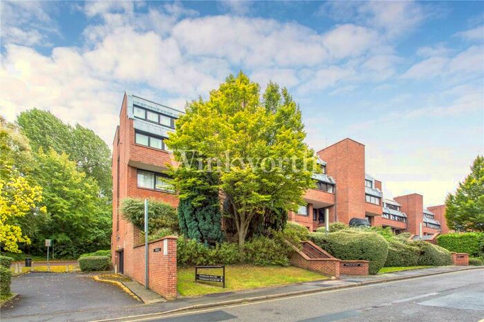 2 Bedroom Apartment To Rent In Britten Close, London, NW11