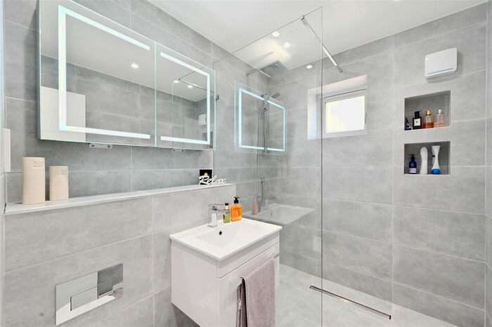 2 Bedroom Flat To Rent In Drake Hall, Britannia Village, E16