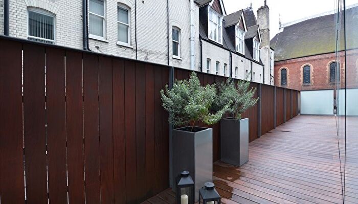 2 Bedroom Flat To Rent In Duke Street, Mayfair London, W1K