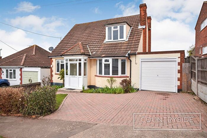3 Bedroom Chalet For Sale In Queens Road, Benfleet, SS7