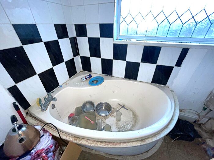 3 Bedroom Terraced House For Sale In Corporation Road, Grimsby, DN31