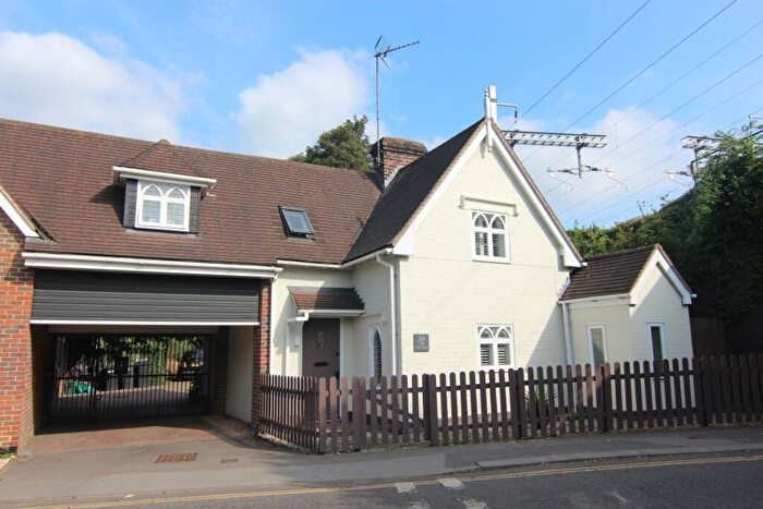 2 Bedroom Link Detached House To Rent In Whitchurch Road, Pangbourne, Reading, Berkshire, RG8