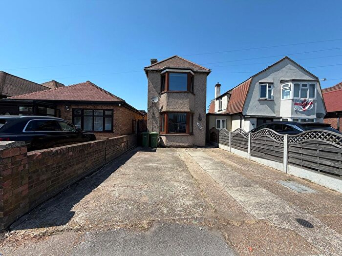 3 Bedroom Detached House To Rent In Cherry Tree Lane, Rainham, RM13