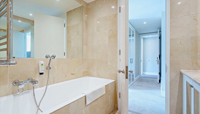 2 Bedroom Apartment To Rent In Westferry Circus, London, E14