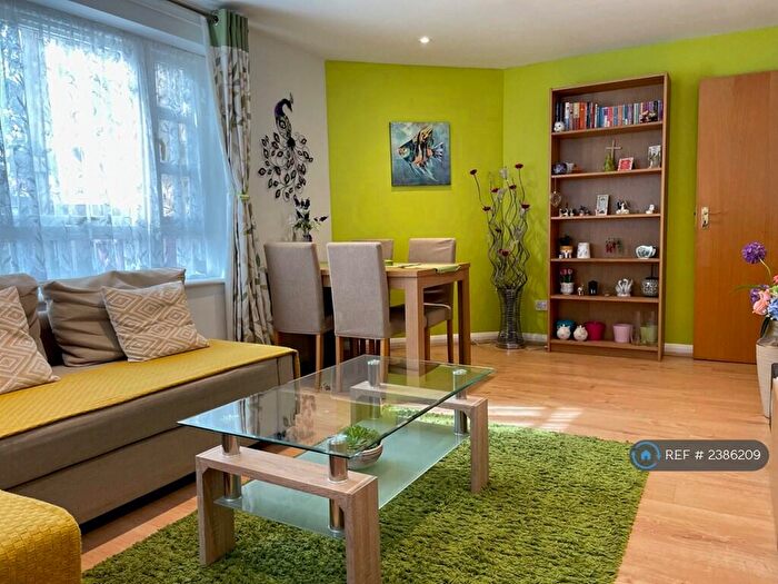 2 Bedroom Flat To Rent In Reeves Road, London, E3