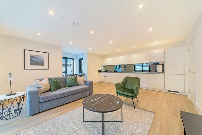 2 Bedroom Flat To Rent In Fairfield Avenue, Staines, TW18