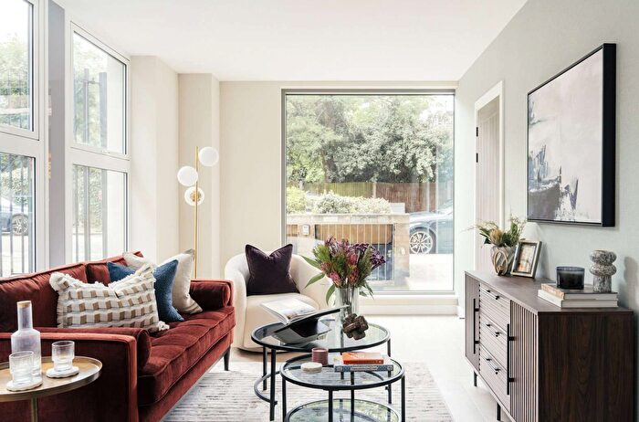 1 Bedroom Flat For Sale In Chiswick High Road, London, W4