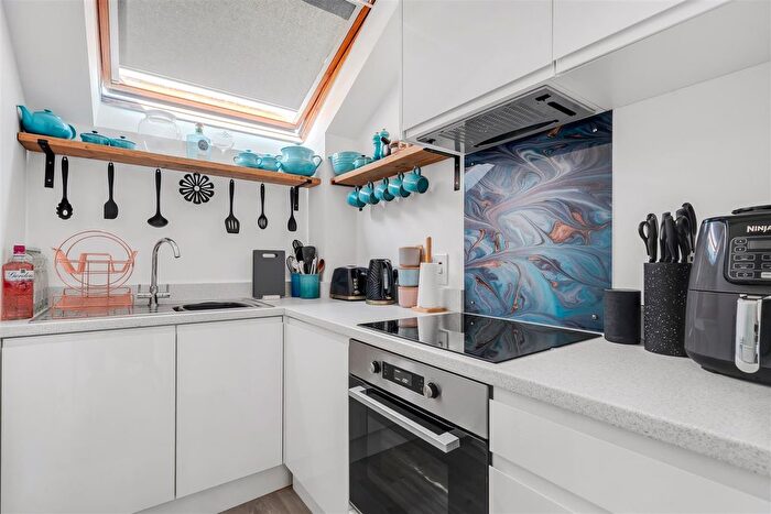 2 Bedroom Flat For Sale In Cranborne Road, Swanage, BH19 - Photo 3