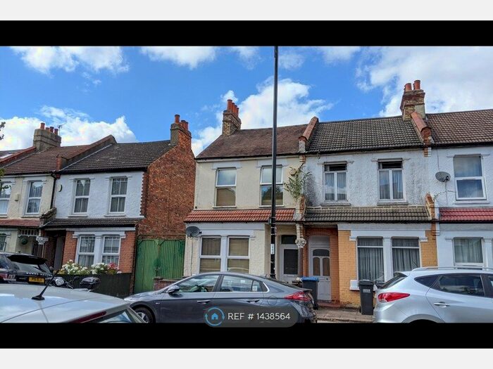 3 Bedroom End Of Terrace House To Rent In Northborough Road, London, SW16