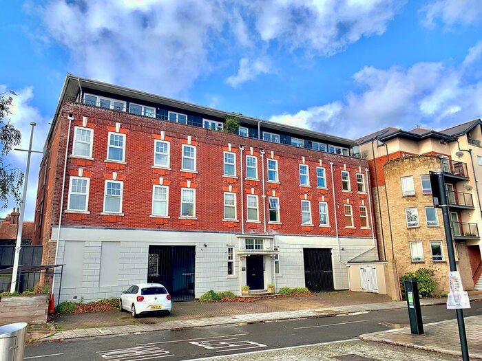 2 Bedroom Flat To Rent In Monument Court, Lower Canal Walk, Southampton, SO14