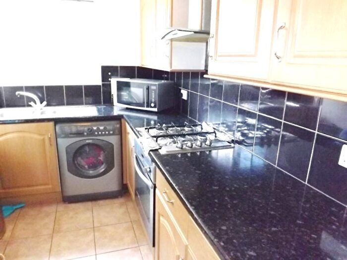 2 Bedroom Flat To Rent In Warham Road, South Croydon, CR2