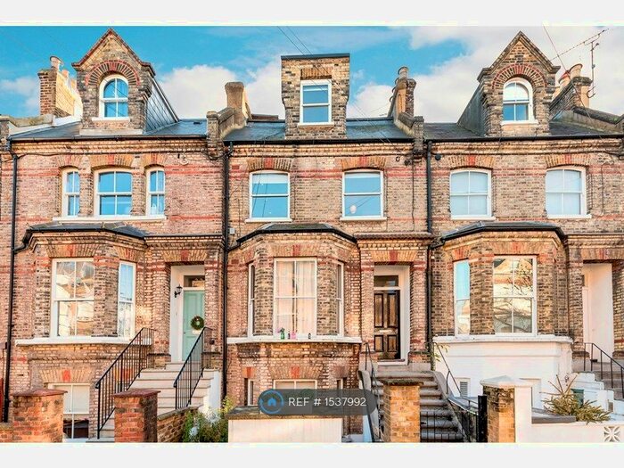 3 Bedroom Flat To Rent In Oberstein Road, London, SW11