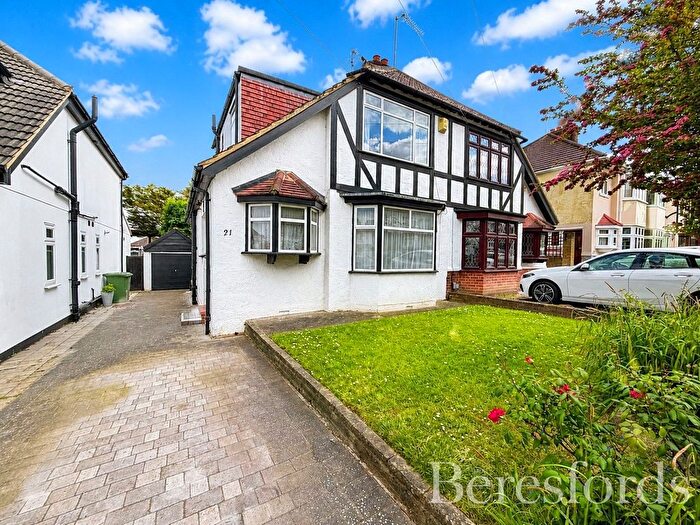 2 Bedroom Semi-detached House For Sale In Highfield Crescent, Hornchurch, RM12