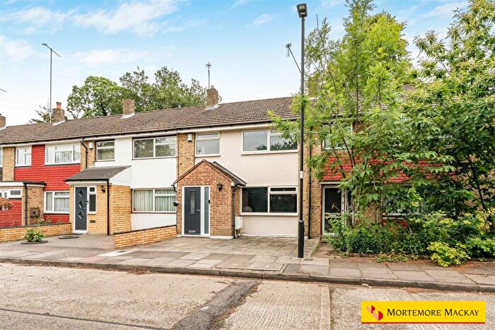 3 Bedroom House For Sale In Hydefield Close, London, N21