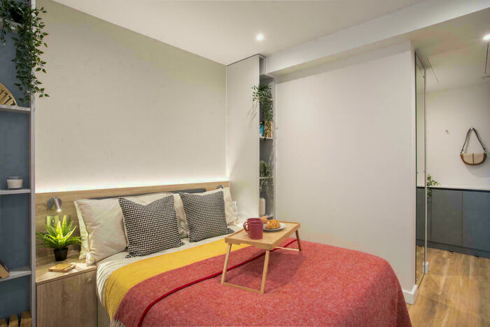 Studio To Rent In College Road, East Croydon, London, CR0