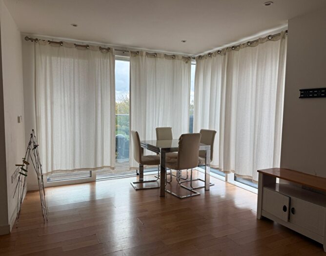 2 Bedroom Apartment To Rent In Goodchild Road, London, N4