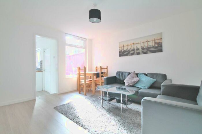 4 Bedroom Terraced House To Rent In Malden Rd, Kensington, L6
