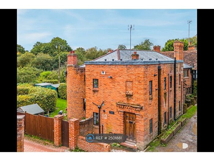 2 Bedroom Flat To Rent In Moor Park Lane, Farnham, GU9