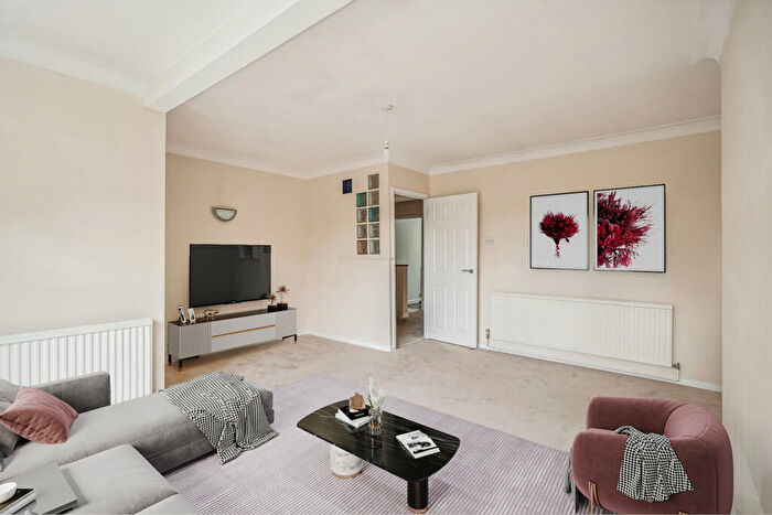 2 Bedroom Flat To Rent In Merrion Avenue, Stanmore, HA7