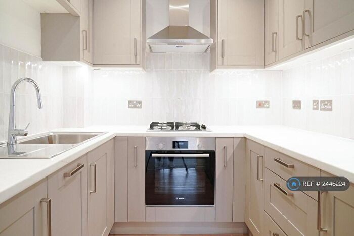 2 Bedroom Flat To Rent In Akers Court, Waltham Cross, EN8