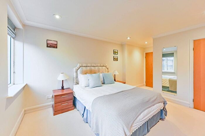 2 Bedroom Flat To Rent In Clapham High Street, Clapham High Street, London, SW4