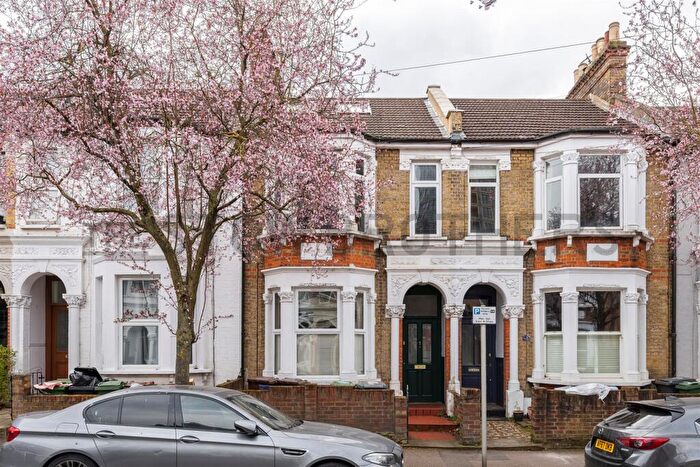 3 Bedroom Flat To Rent In Second Avenue, Walthamstow, E17