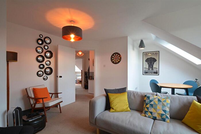 2 Bedroom Apartment To Rent In Wimborne Road, Bournemouth, Dorset, BH2