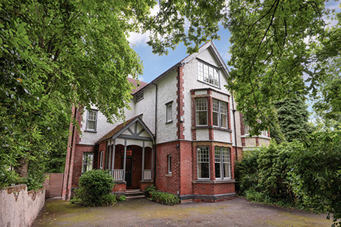 5 Bedroom Semi-Detached House For Sale In Private Road, Nottingham, NG5