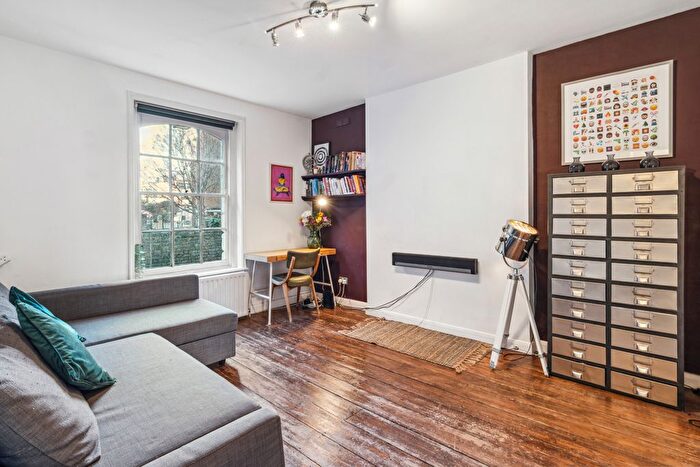 1 Bedroom Flat To Rent In Enfield Cloisters, Fanshaw Street, N1