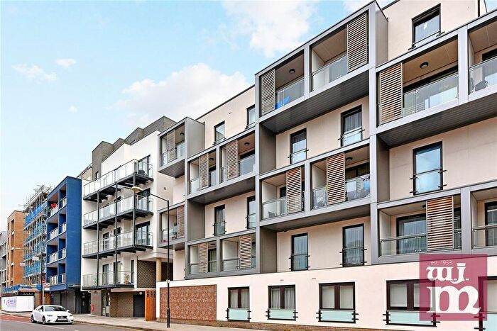 2 Bedroom Flat To Rent In Linea Court, Bow, E3