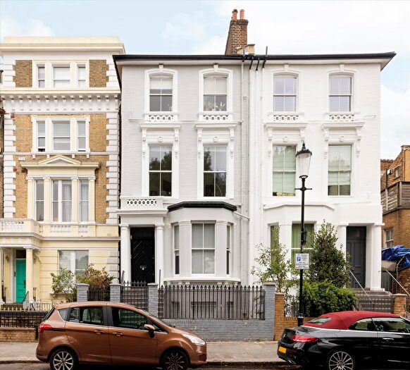 2 Bedroom Flat To Rent In Cambridge Gardens, London, W10