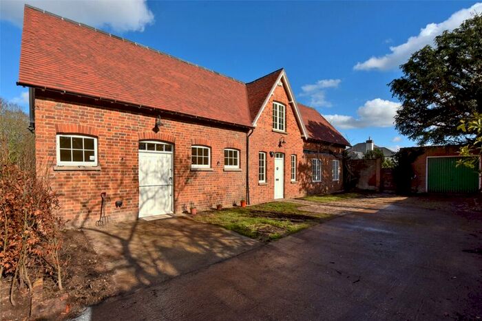 4 Bedroom Detached House To Rent In Greys Hill, Henley-on-Thames, Oxfordshire, RG9